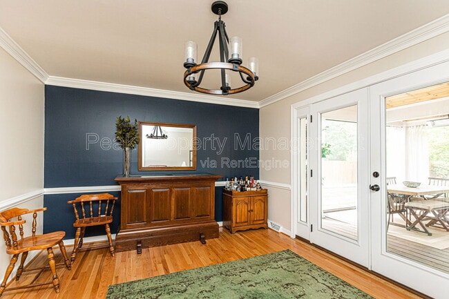 Building Photo - 9133 Robin Ridge Dr