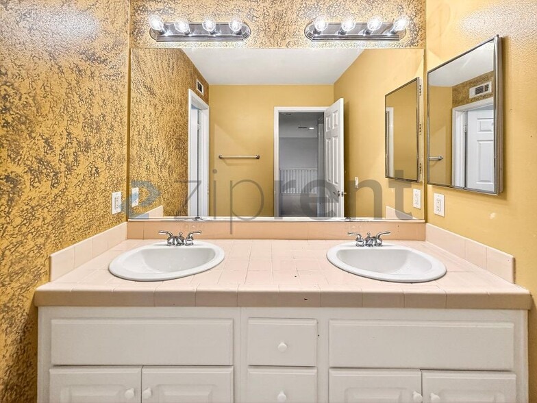 Building Photo - 19988 Via Joyce Dr