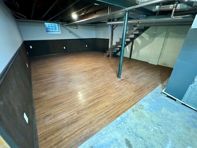 Building Photo - m1139sel