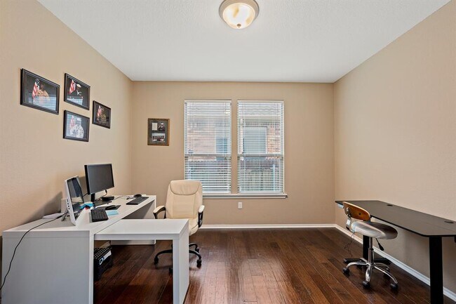 Building Photo - 1501 Arial Dr