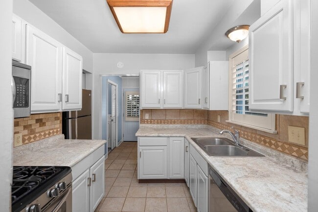 Building Photo - 95 Marne St
