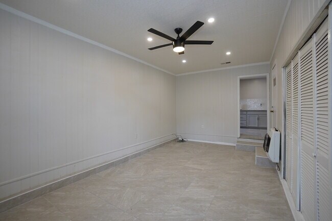 Building Photo - 505 Westchester Dr