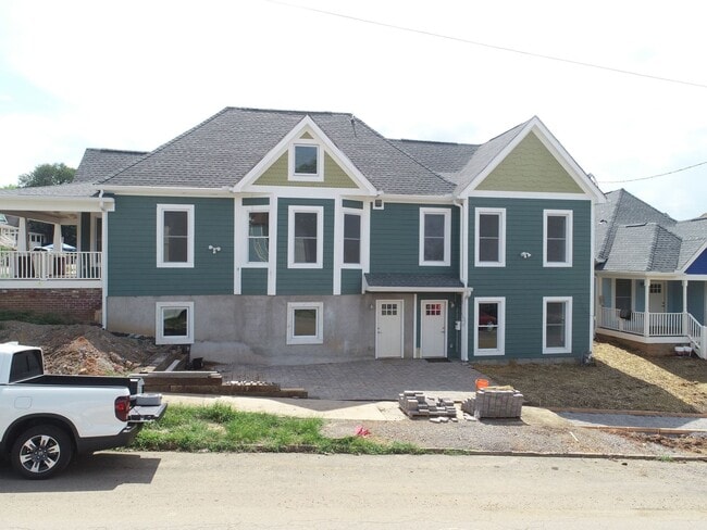 Building Photo - 1601 Forest Ave