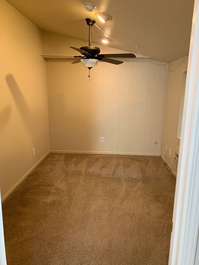 Building Photo - 3 Bedroom Home Near Slide Hill Park-$500 O...