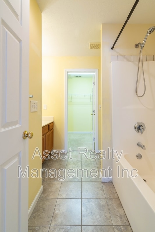 Building Photo - 1667 Maple View Way