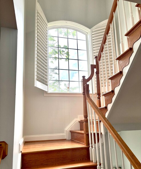 Staircase - 10017 Blake Ln