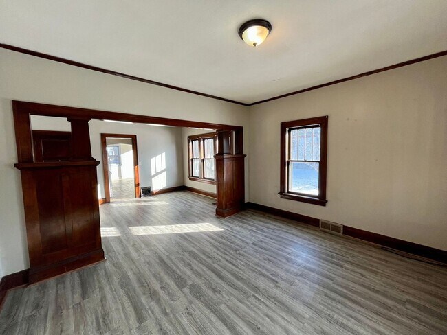 Building Photo - 619 Werle Ave