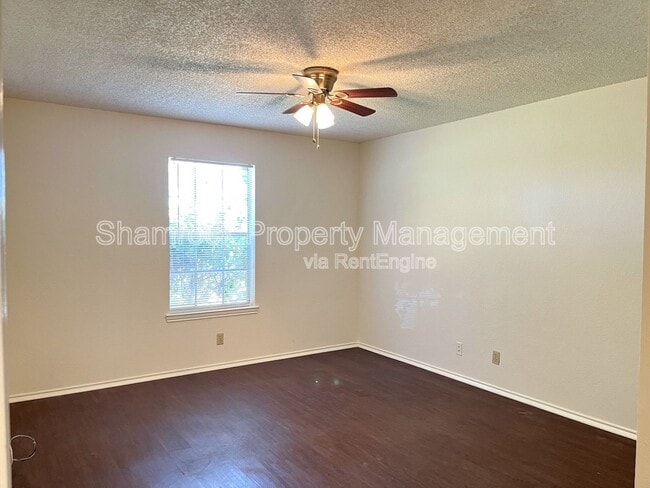 Building Photo - 214 Kettler Dr