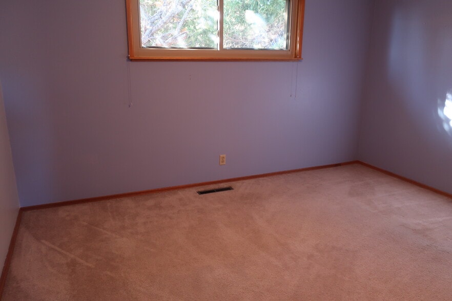 Building Photo - 2405 Lester Rd