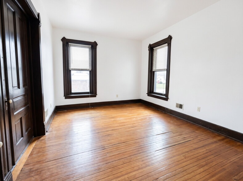 Building Photo - 212 W Gorham St