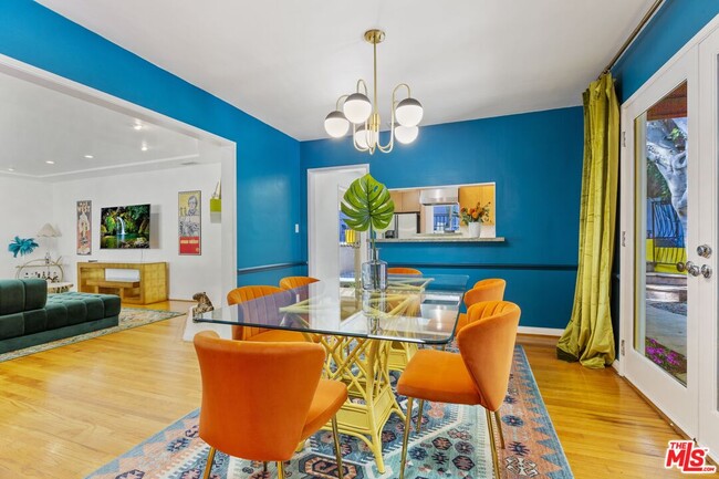 Building Photo - 2867 Beachwood Dr