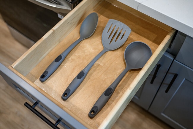 Building Photo - Stylish & Bright 2 Bed 2 Bath | Fully Furnished | Move-In Ready