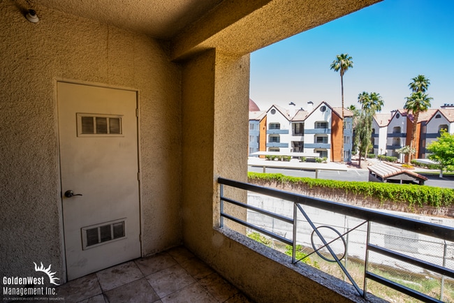 Building Photo - Elegant 1Bdm 1Ba Condo in Guard-Gated Las Vegas Community.
