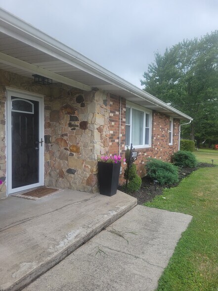 Building Photo - 2035 Prospect Rd
