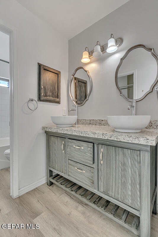 Building Photo - 1049 Desierto Luna St