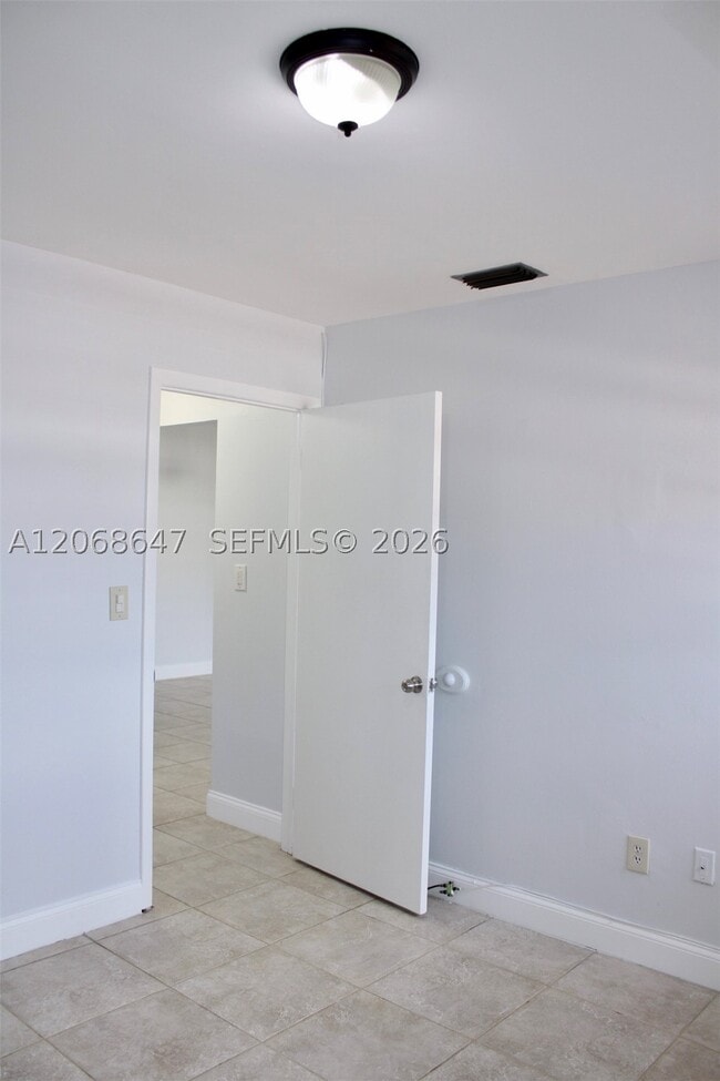 Building Photo - 2728 W 74th St