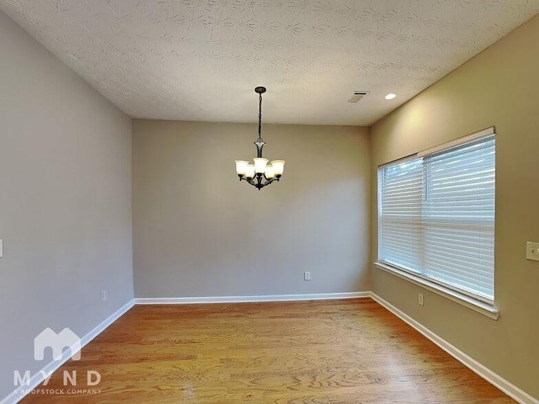 Building Photo - 6204 Ellenwood Dr