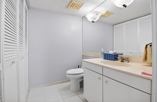Building Photo - 4100 N Ocean Dr