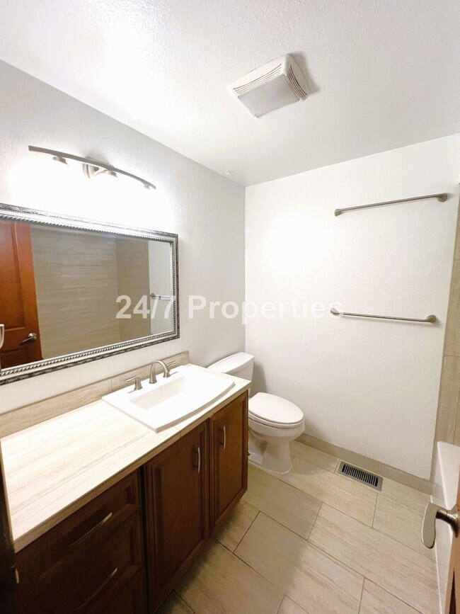 Building Photo - 2024-1102MF