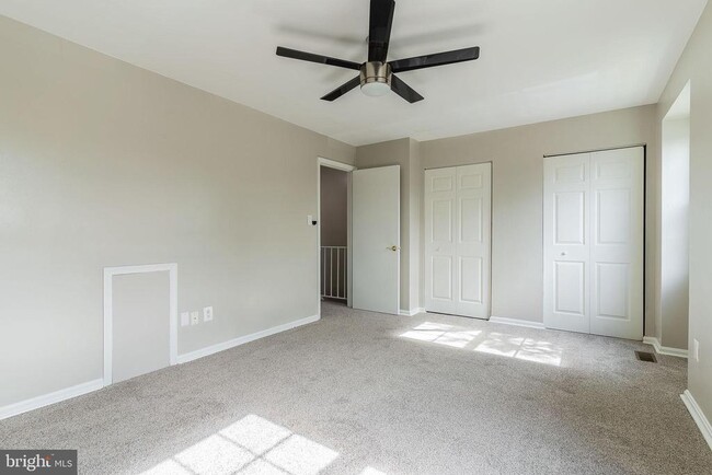Building Photo - 6584 Yadkin Ct