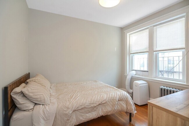 Building Photo - 91-93-93 Bynner St