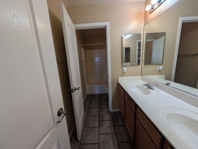 Building Photo - 4 Bedroom 2.5 Bathroom Gate Copper Canyon ...