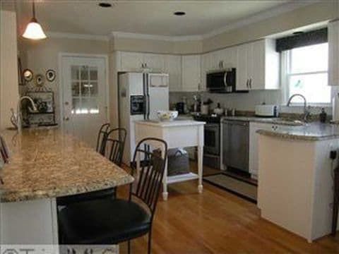 Building Photo - 3 bedroom home - great backyard - Lake Jeanette