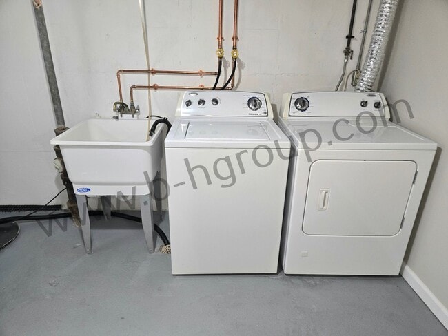 Building Photo - Newly Updated!