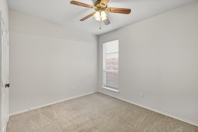 Building Photo - 3828 Confidence Dr