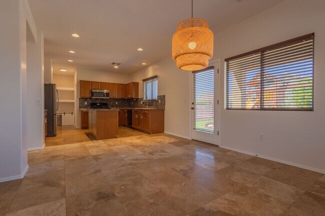 Building Photo - SHOWING SATURDAY 04/25 @ NOON. MUST TEXT AGENT!