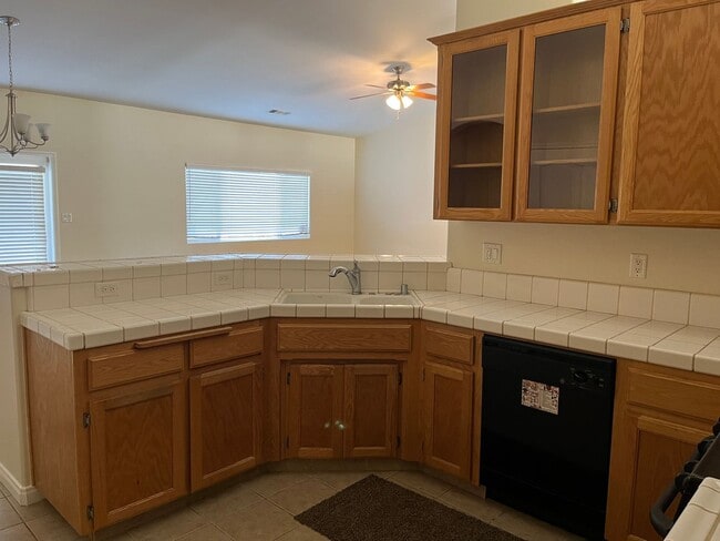 Building Photo - SW home with a pool! MOVE IN SPECIAL