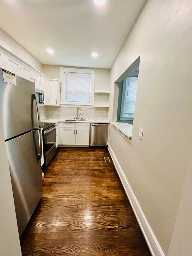 Building Photo - Charming 2-Bed/1 Bath Apartment in the His...