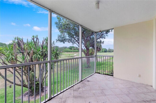 Building Photo - 3351 S Palm Aire Dr
