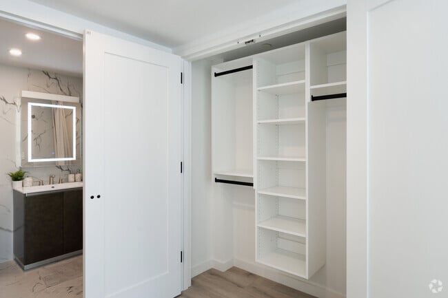 2BR, 2BA - 907SF - Primary Bedroom - The Bay