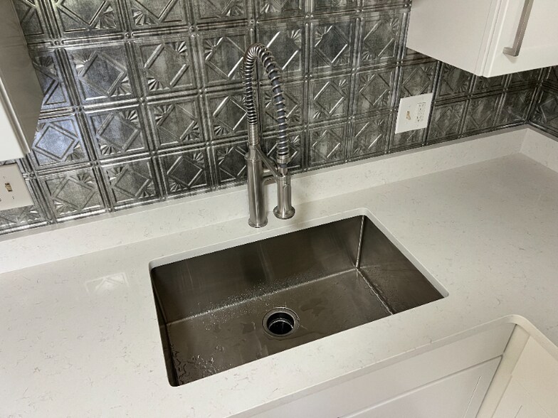 Building Photo - 705 E Drake Rd