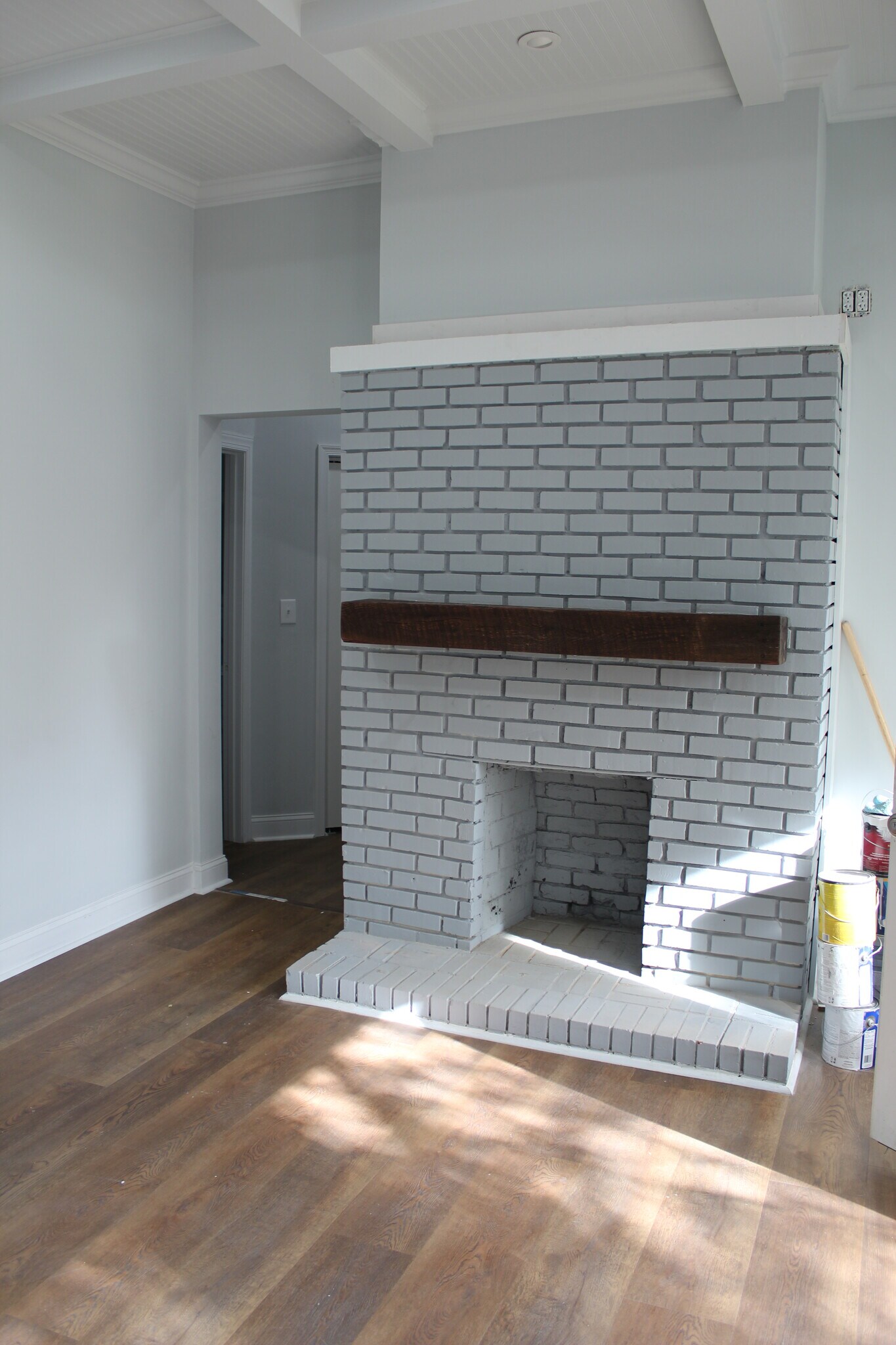 Fireplace (nonworking) - 805 Mill St