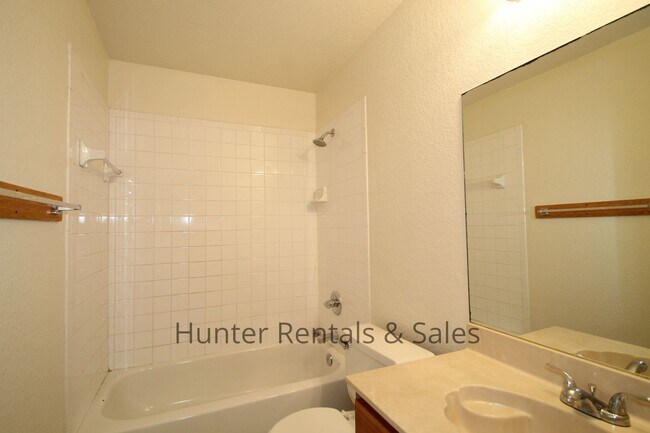 Building Photo - Updated 3-Bedroom, 2-Bath Townhome with Do...