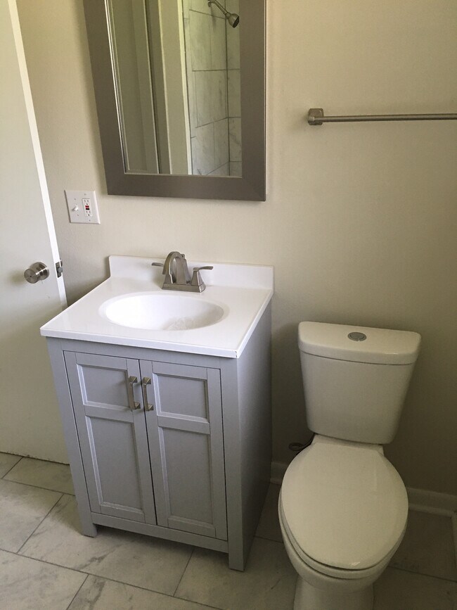 Building Photo - 2404 Spencer Ave