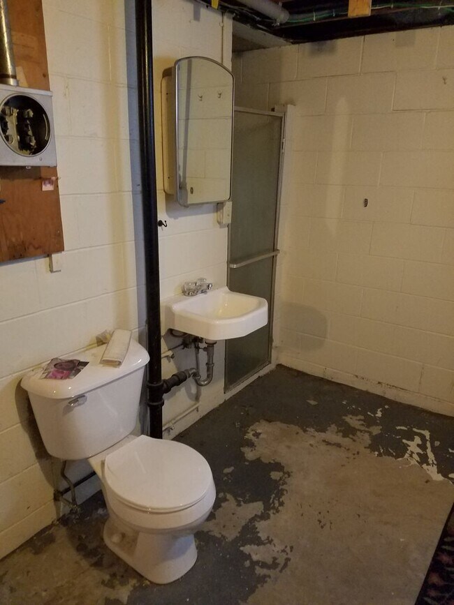 Building Photo - Franklin St 2109-2111