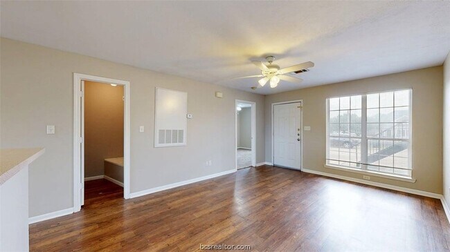 Building Photo - 1507 Hollow Hill Dr