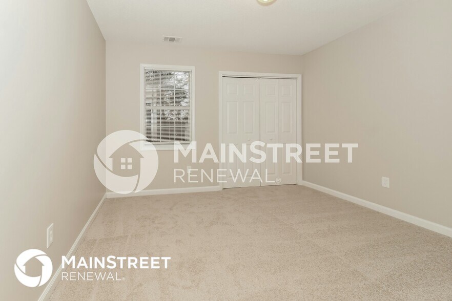 Building Photo - 2401 Bethune Cir