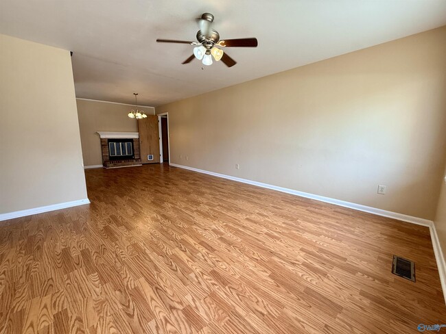 Building Photo - 105 Oakwood Meadows Dr