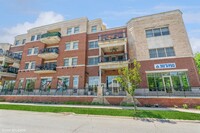 Building Photo - 17200 Oak Park Ave