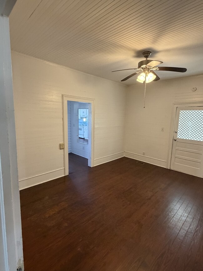 Building Photo - 411 Latham Ln