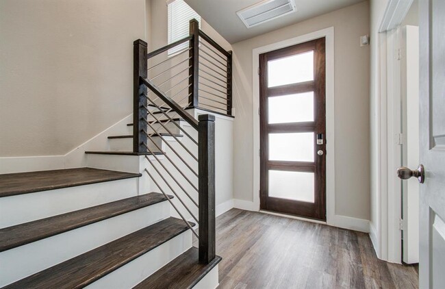 Building Photo - 1741 Cove Cres Ct