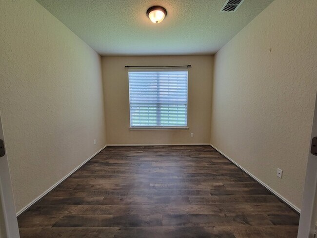 Building Photo - Charming 4 beds 2 baths in San Antonio!