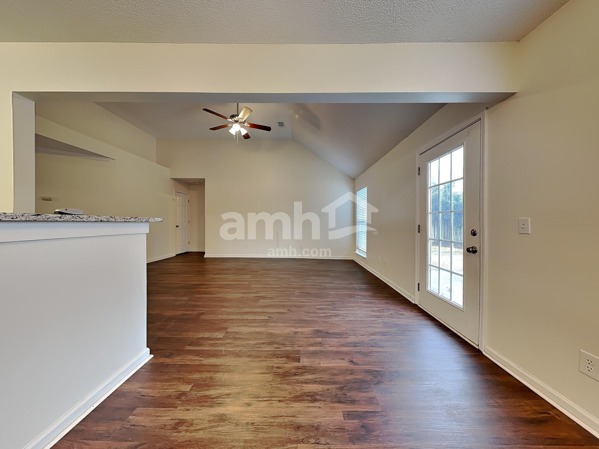 Building Photo - 128 Nandina Wy