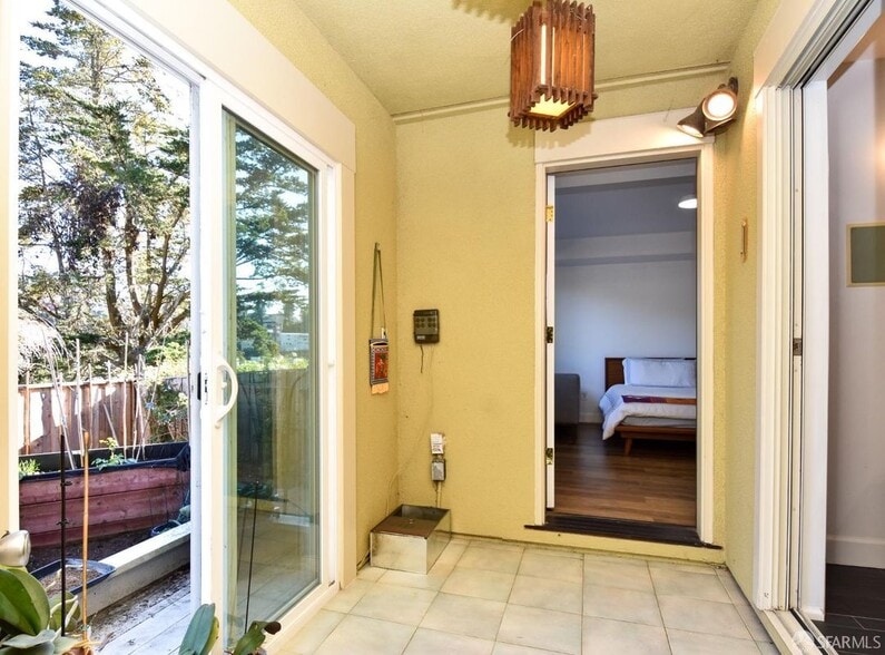 Building Photo - 127 Knockash Hill