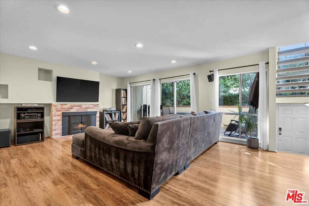 Building Photo - 5267 Coldwater Canyon Ave