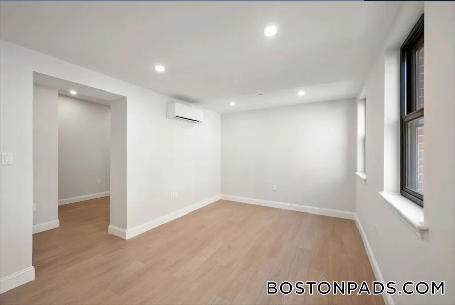 Building Photo - 4 Hull St